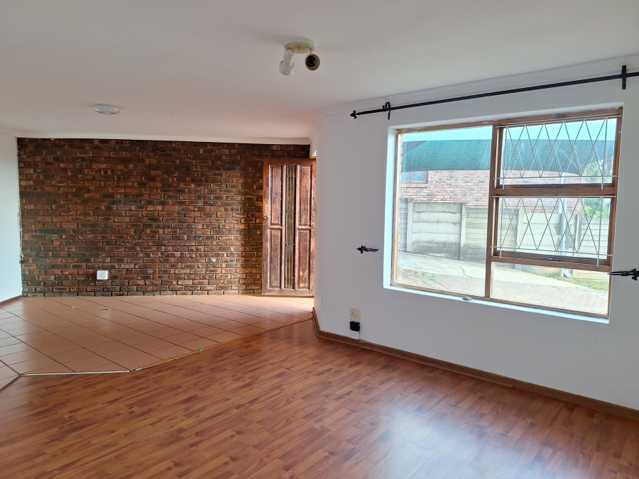 To Let 4 Bedroom Property for Rent in Strelitzia Park Eastern Cape